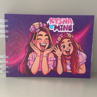 LIVRO DE COLORIR KYSHA E MINE/CAPA DURA/WIRE-O/50 PÁGINAS 180GR PAPEL CARTÃO TAMANHO 22.5X16.5 em Oferta na Shopee