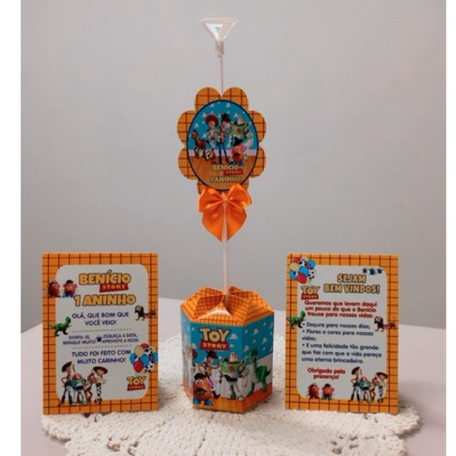 kit centro e mesa + plaquinha cartão de agradecimento personalizada aniversário chá de bebê e revelação semi pronto