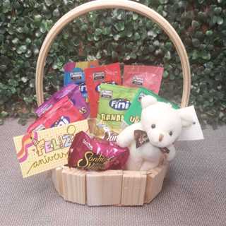 Cesta Mini Com Guloseimas Fini+ Chaverinho Para Presentear Amigo Secreto, Natal, Amiga,Sobrinho,Namorado.. em Oferta na Shopee