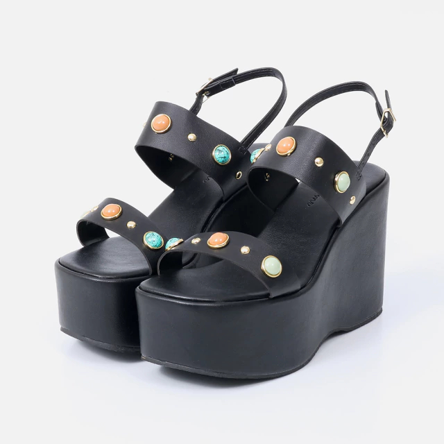 Sandália Anabela Feminina Not Me Shoes Belize Preta com Plataforma e Aplicações Modernas e Elegantes
