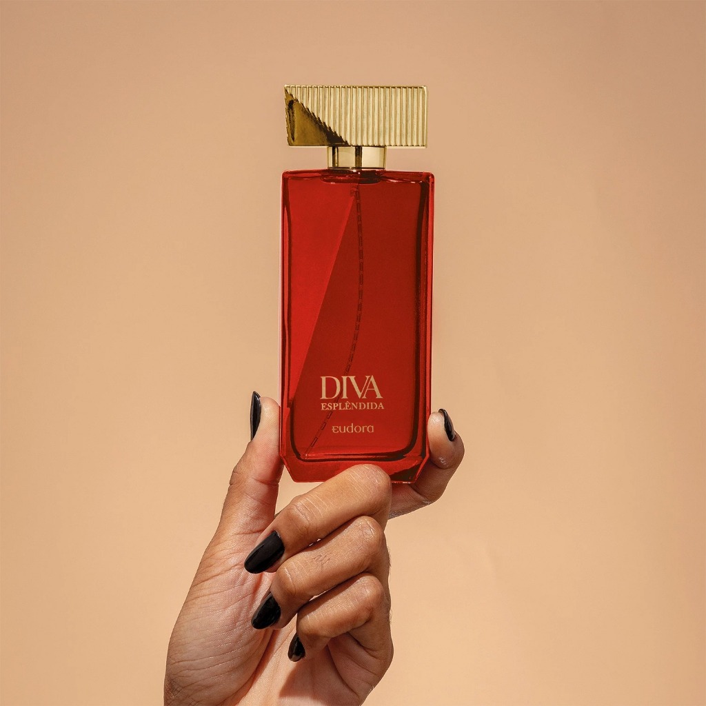 Diva Esplêndida: A Essência de uma Diva, Intensa e Inesquecível.