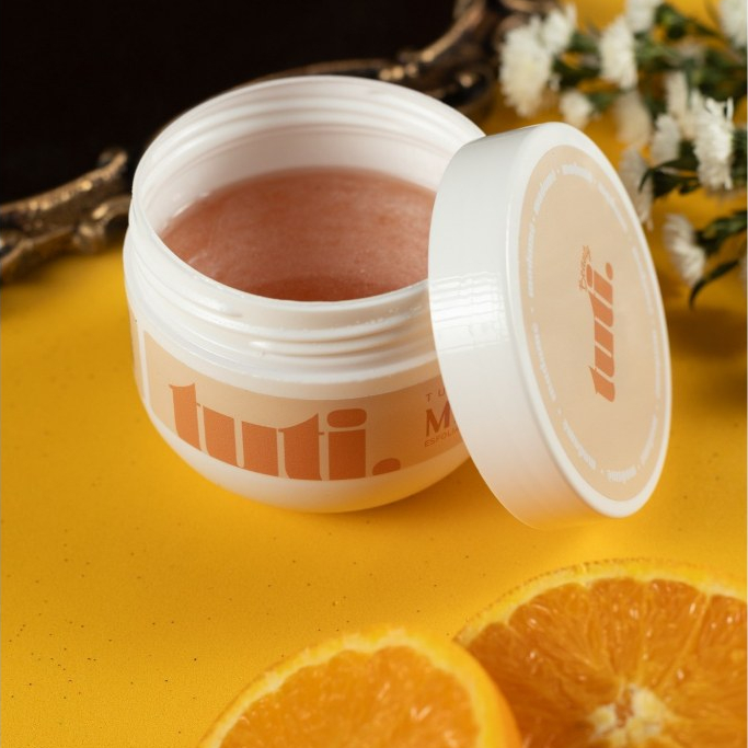 Esfoliante Corporal Madamê 300gTuti Beauty Fragrância Âmbar Floral e Flor de Laranjeira Ideal para Presente de Natal