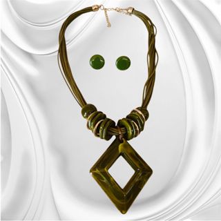 Colar Resina curto em Oferta na Shopee