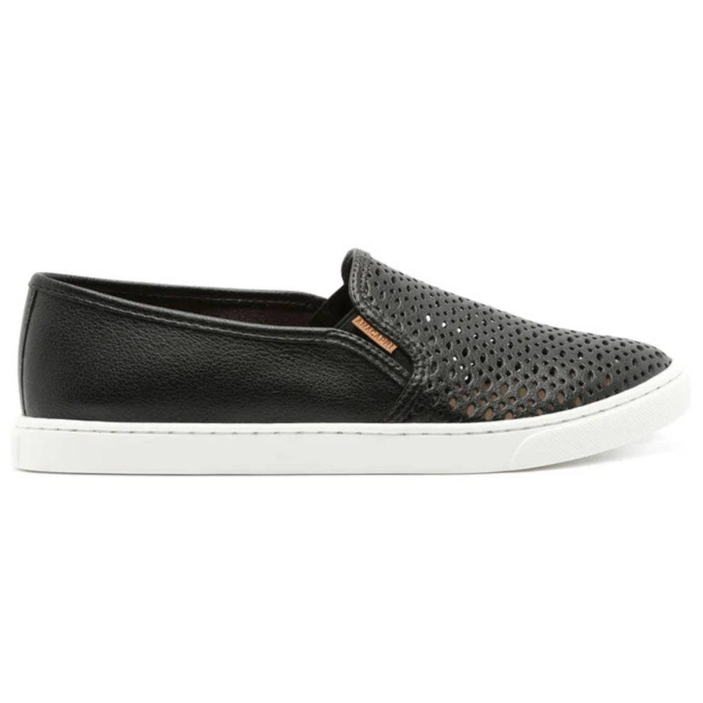 Calçado feminino preto com solado branco e conforto extremo sem cadarço e confortável