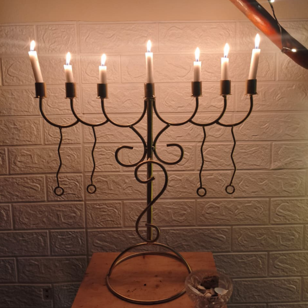 Candelabro WitzSmith Dourado 7 Velas em Ferro Artesanal | Decoração Luxo Sala Mesa Jantar