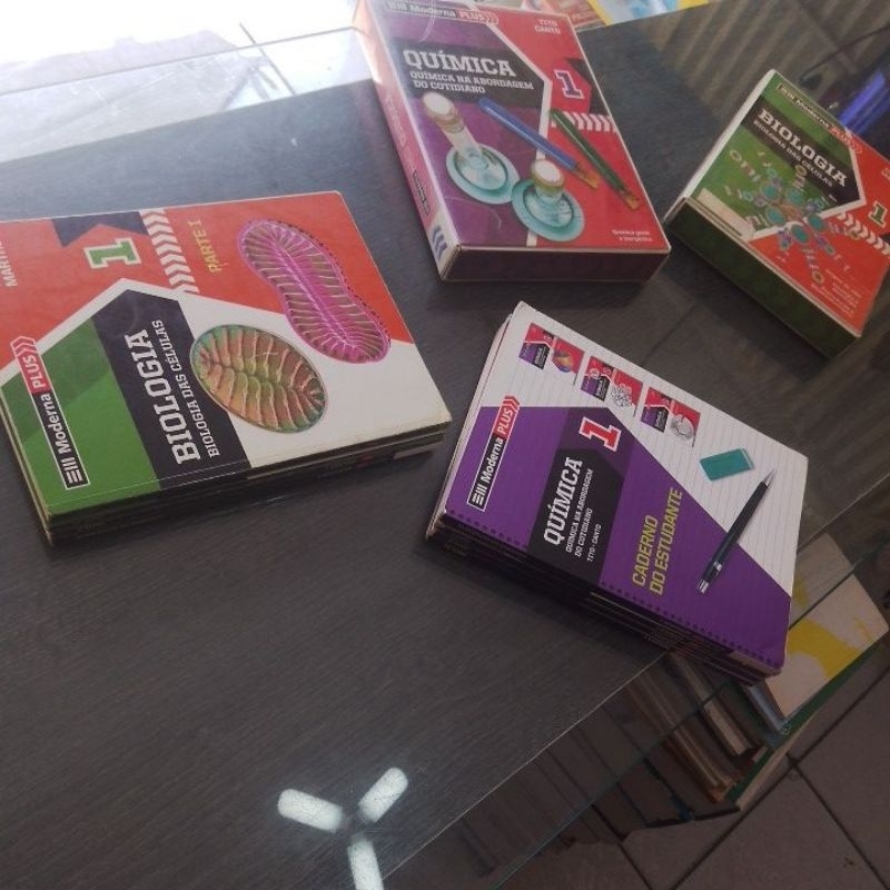 MODERNA PLUS BIOLOGIA VOL 1 & QUÍMICA VOL 1.