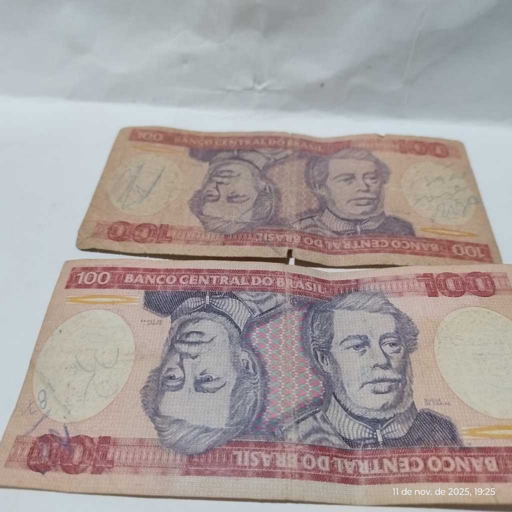 Numismática, 2 cédulas de 100 cruzeiros, Duque de Caxias.