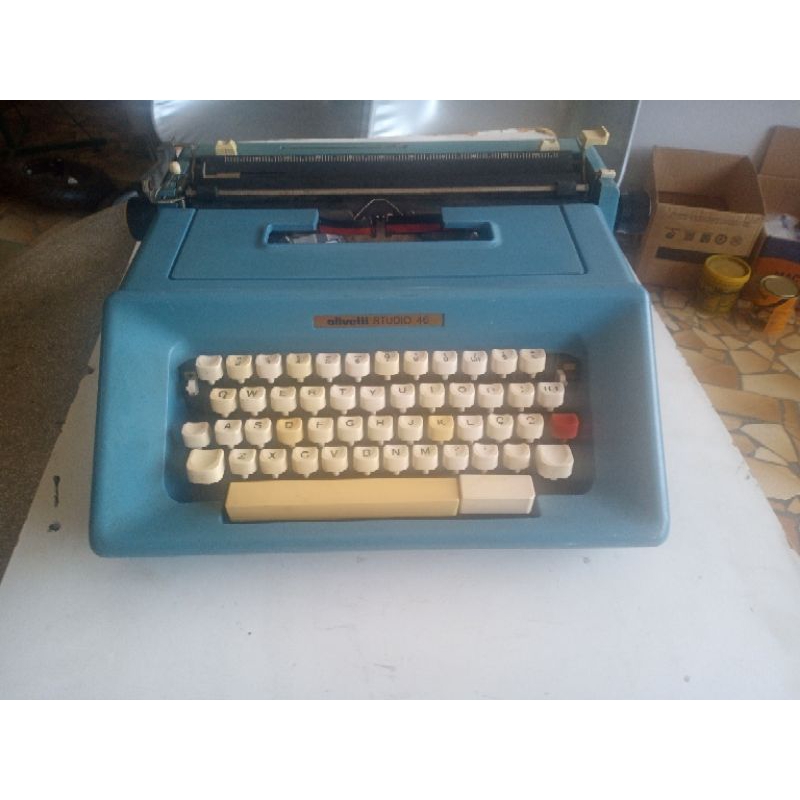 Máquina de escrever Olivetti Studio 46