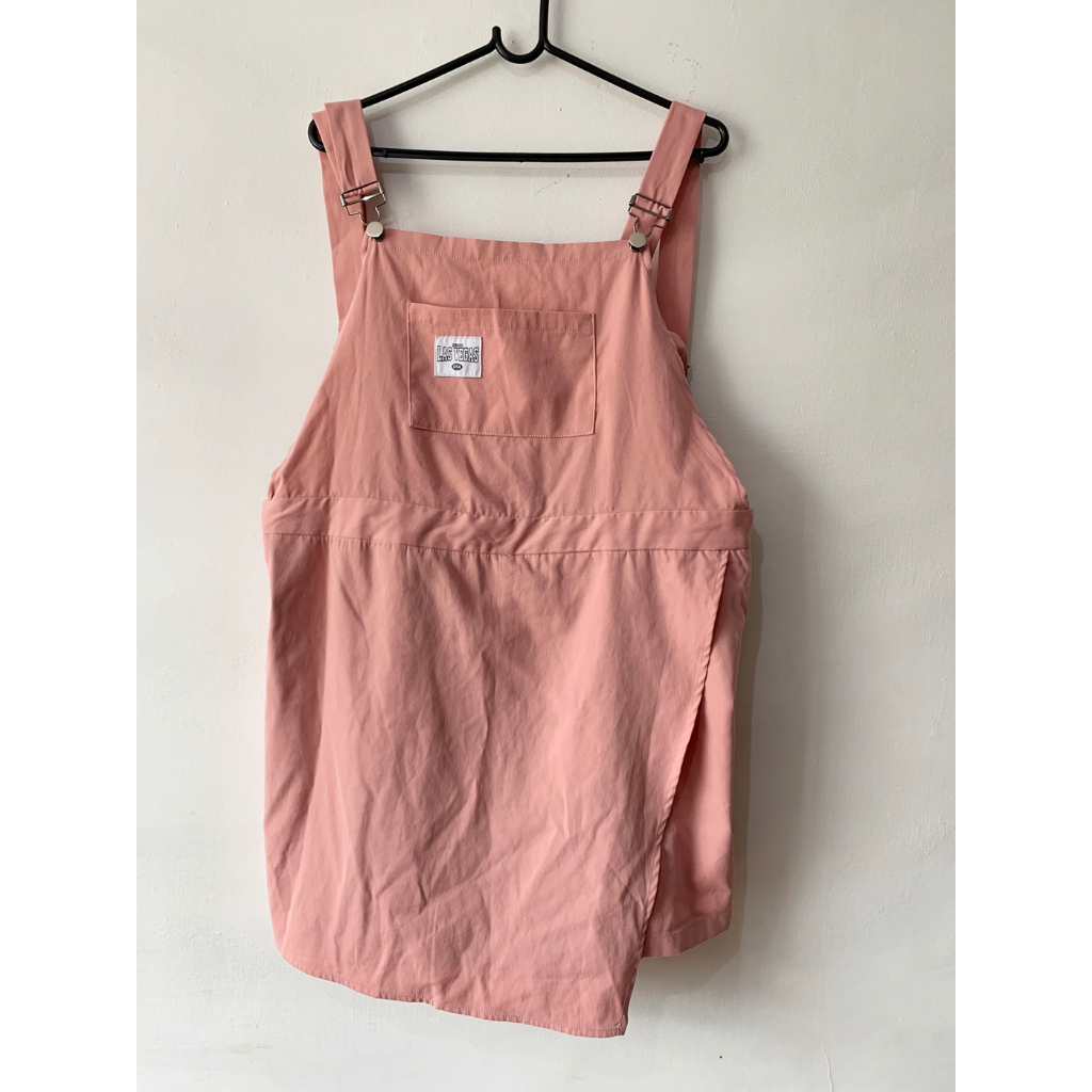 Jardineira rosa shorts saia