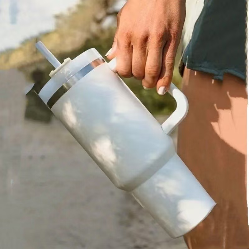 Imagem Garrafa Térmica Vácuo 1200ml com Canudo, Aço Inoxidável - Alta Capacidade