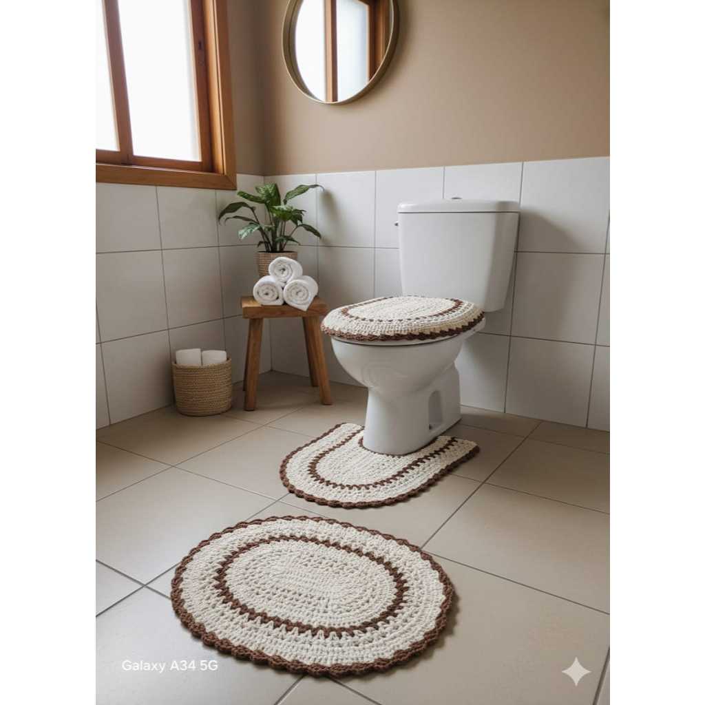 Conjunto de Banheiro em Crochê Com fita bordo Tapete, Tampa do Vaso e Pé do Vaso