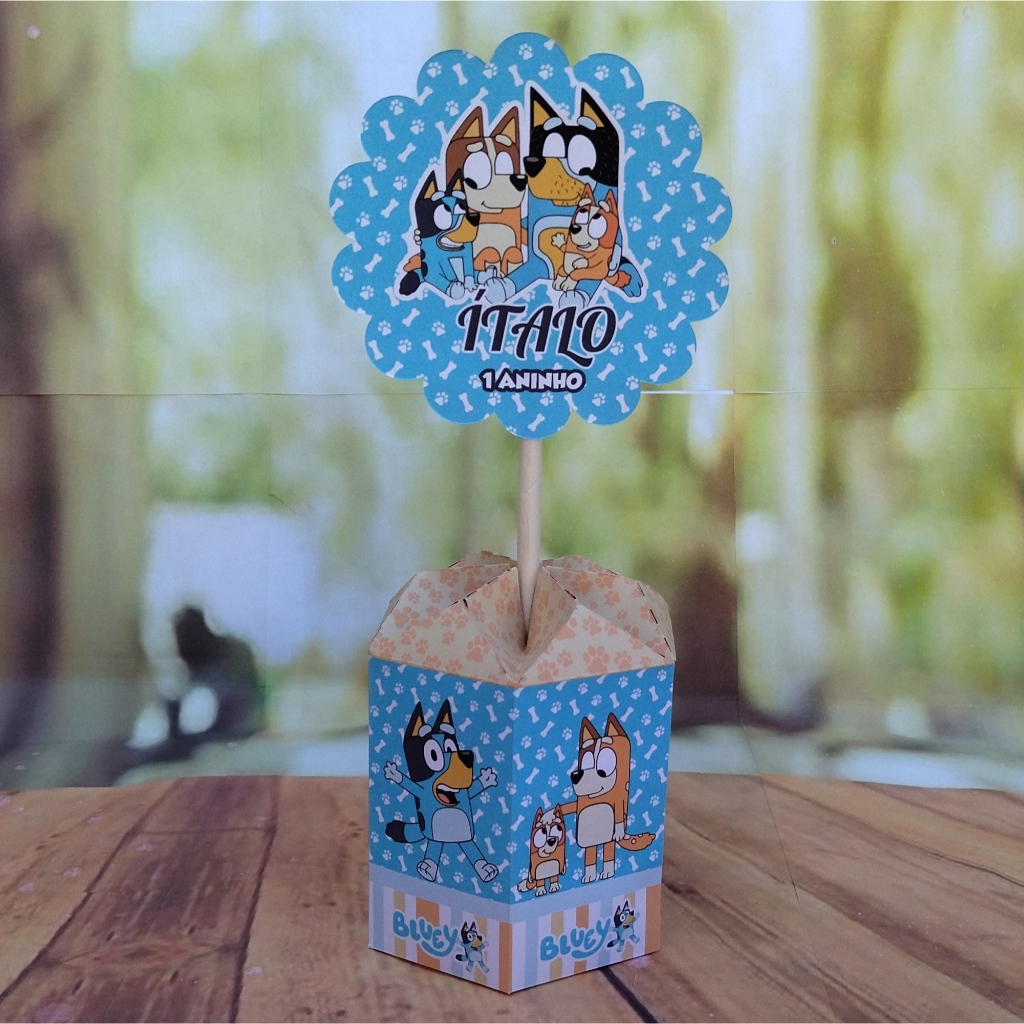 PEGUE e MONTE - Centro de Mesa Sextavado - Tema Bluey Bege  - Lembrancinha de Festa Infantil