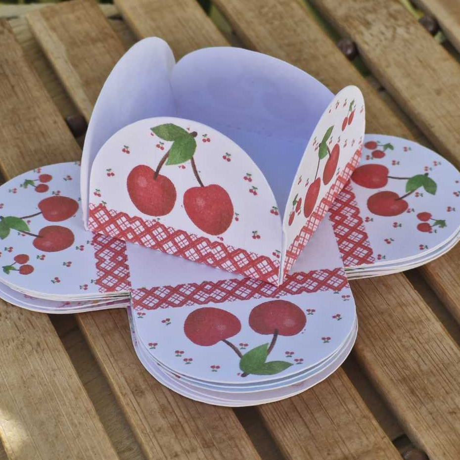 Forminhas de Doces Personalizada Cerejinha em Pétalas para Brigadeiro - Festa - Aniversário - Lembrancinha