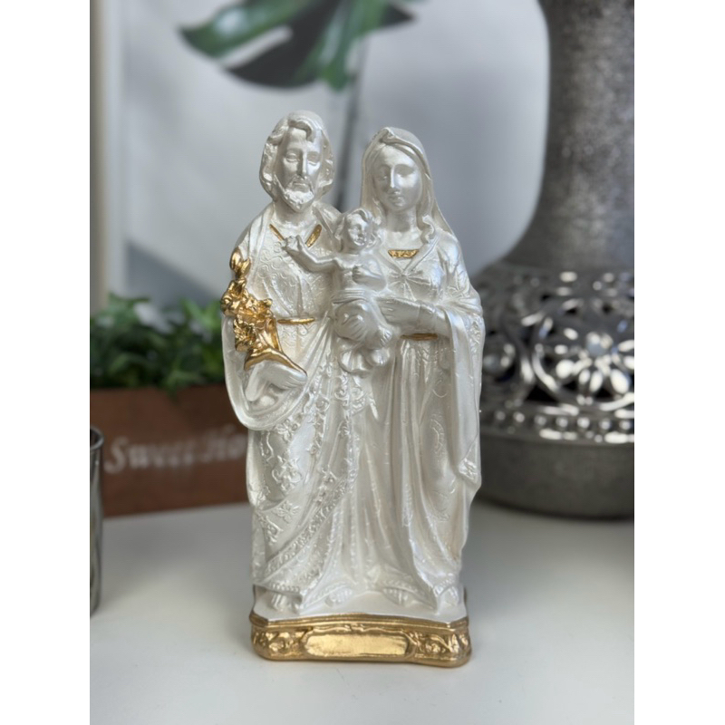 sagrada familia em pé 20cm manto bordado branco perolado dourado gesso em Oferta na Shopee