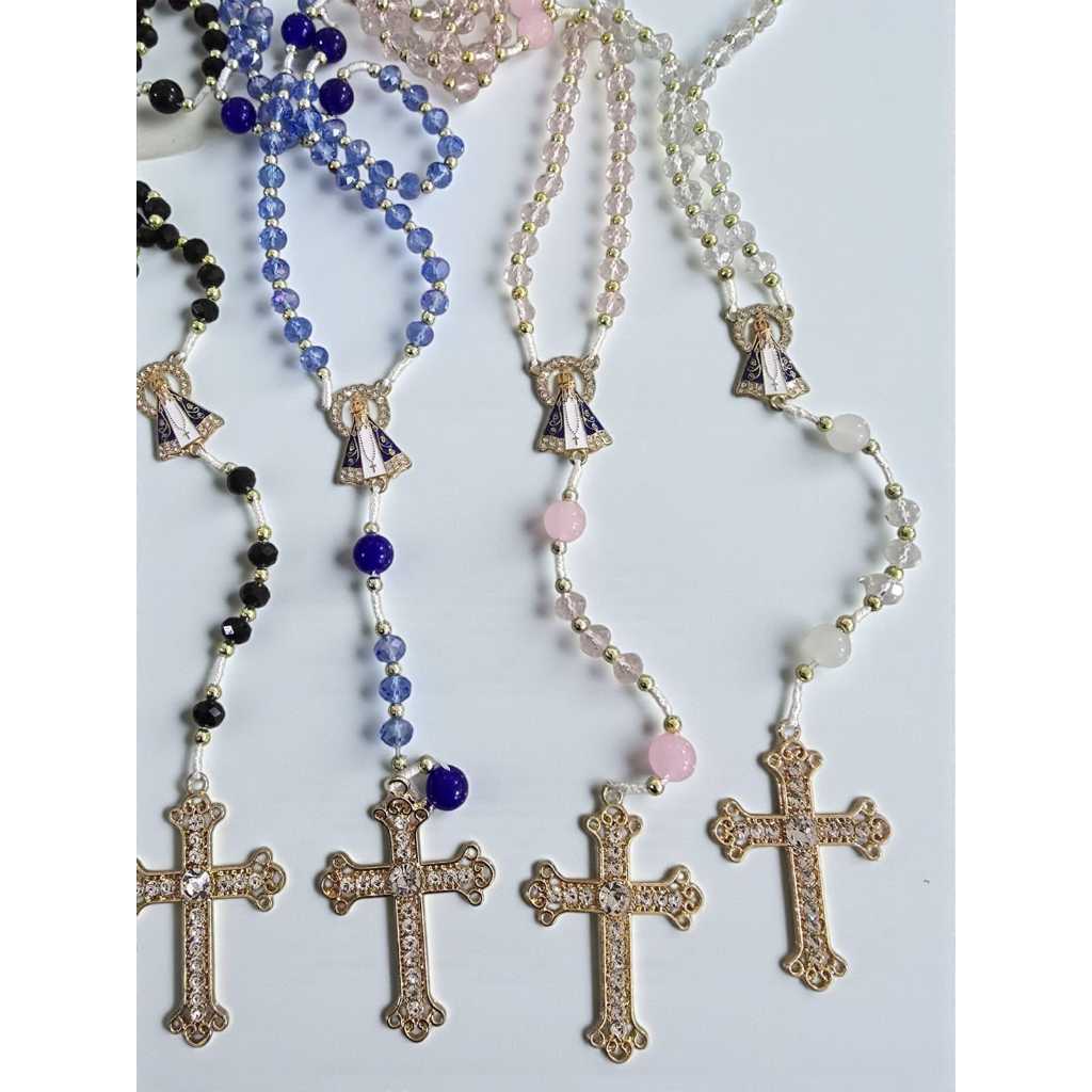 terço luxo nossa senhora aparecida cristal entremeio e cruz com pedras strass opção de cores lindo religioso rosario