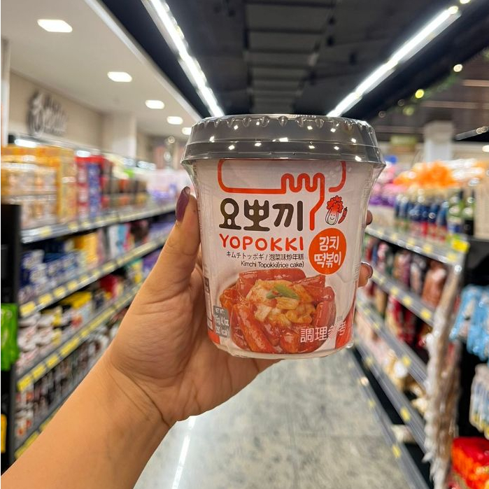 Massa de Arroz Sticks Instantâneo Yopokki Sabor Kimchi 115g - Copo
