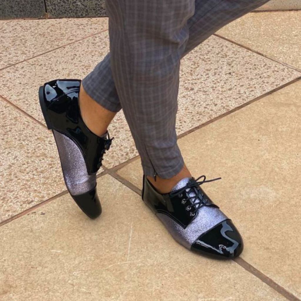 Sapato Oxford preto e prata bico redondo