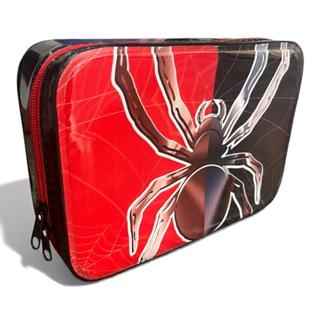 estojo box 52 suporte + espaço estampa aranha, fabricado couro sintetico verniz externo e interno, facil de limpar em Oferta na Shopee