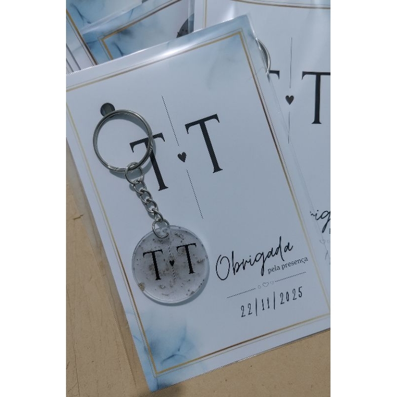 Kit 50 ou Kit 100 Chaveiro Personalizado em Resina com Inicial | Lembrancinha Casamento, Aniversário e Eventos