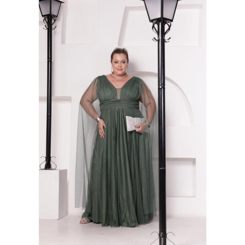 Vestido Isadora Plus Size todo em Tule com brilho manga capa elegante para Madrinhas e mães de noivos