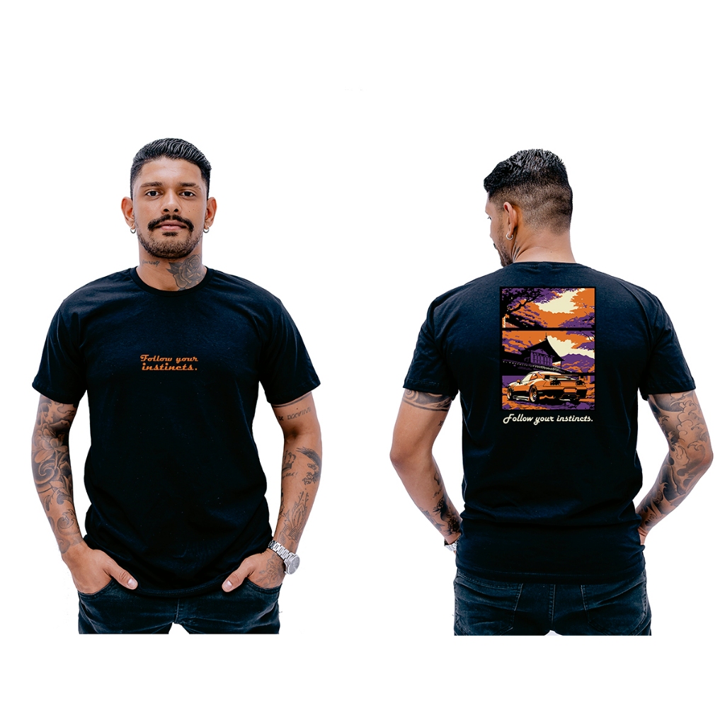 Camiseta Masculina Streetwear Follow Your Instincts Preta Estampada Casual Oversized Carro Laranja Sunset