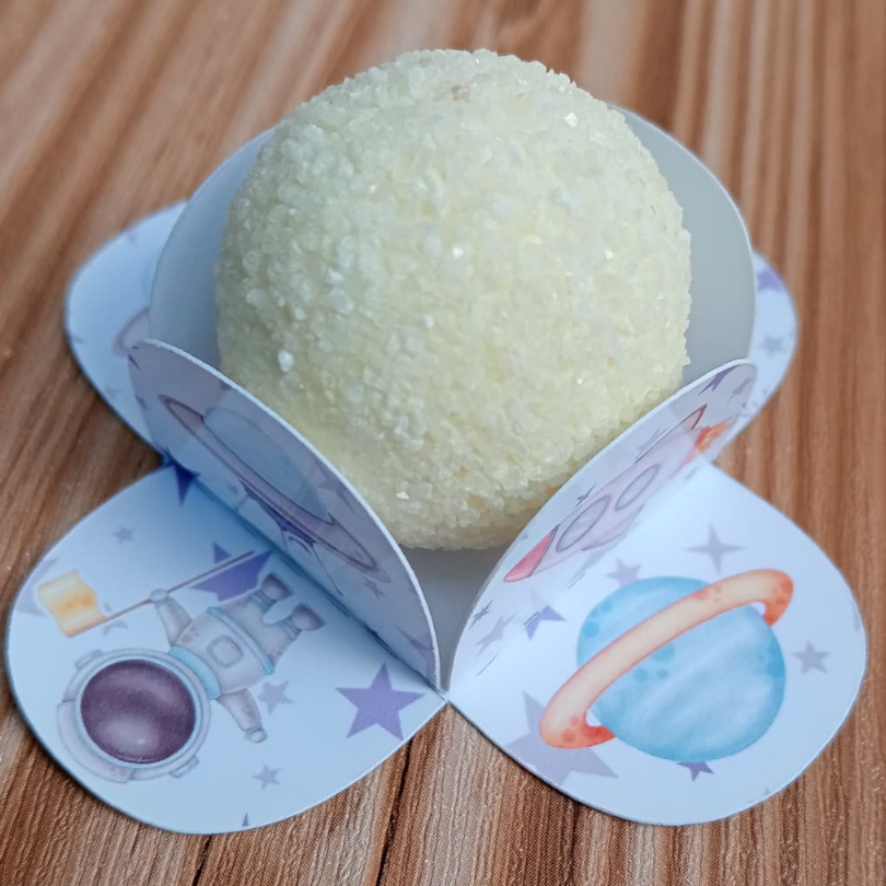 Envio Rápido Kit Forminhas Astronauta Clean Personalizadas Doce Brigadeiro 4 Pétalas Aniversário