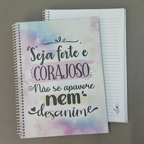 Caderno Colegial 18x25 Capa Dura 198 páginas COLEÇÃO VERSÍCULOS FLORAIS | SEJA FORTE E CORAJOSO