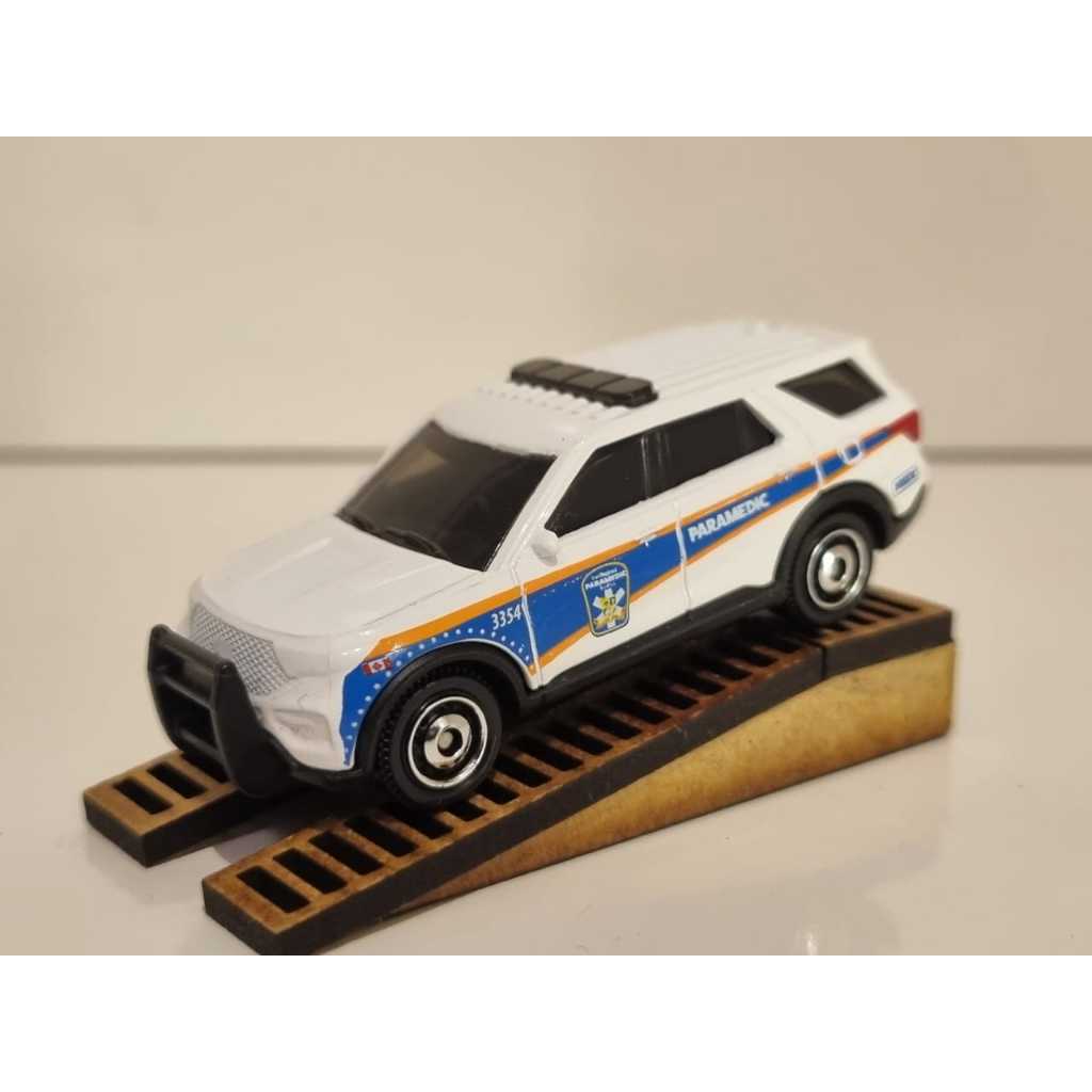Matchbox Ford Police Interceptor Utility 2023 - Paramedic medicina ambulancia medico- Branca - Loose - Temático