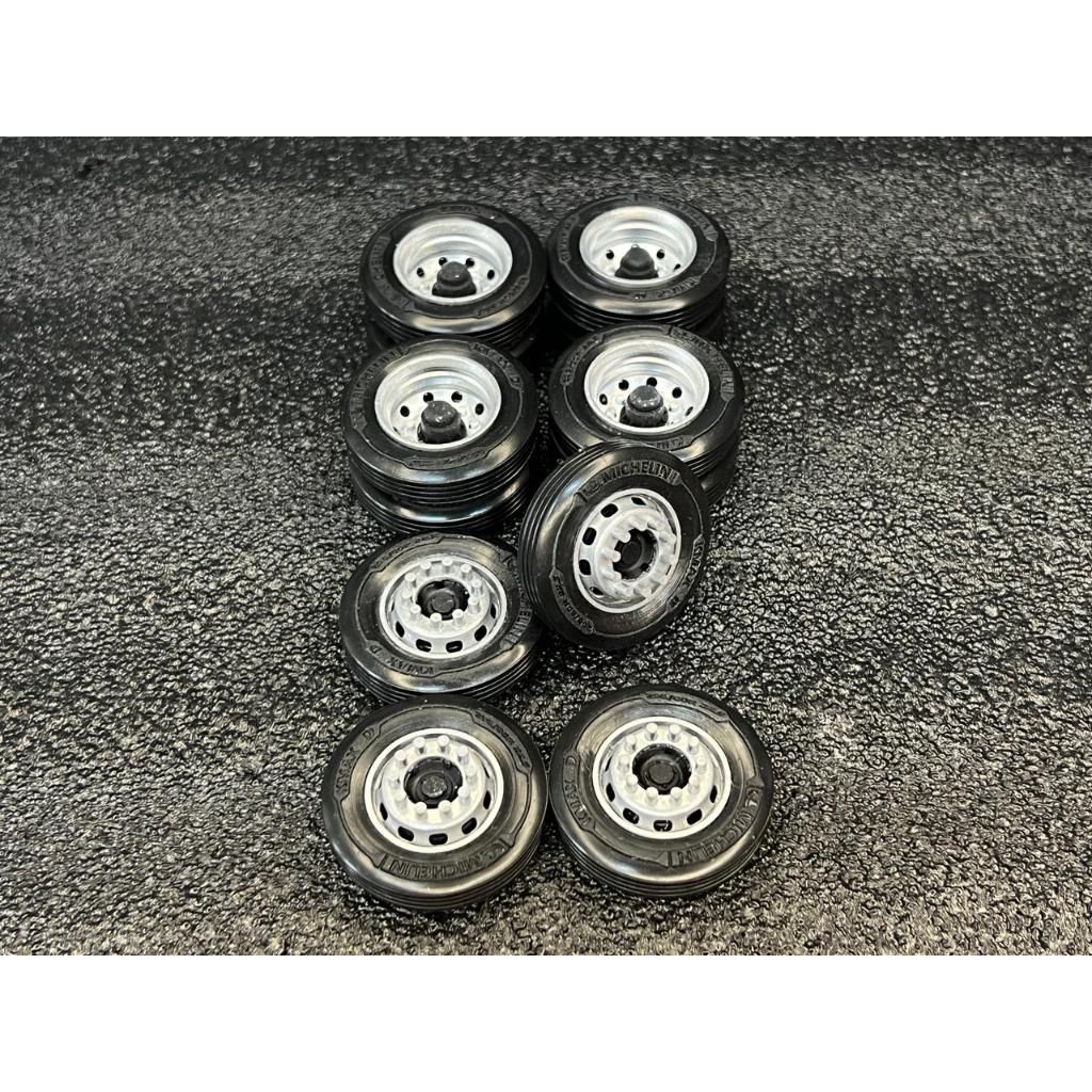 Kit 4 Pares Rodas Ferro com Pneus em Borracha Para Caminhão/ Cavalo Bi-Truck Miniatura Escala 1:32