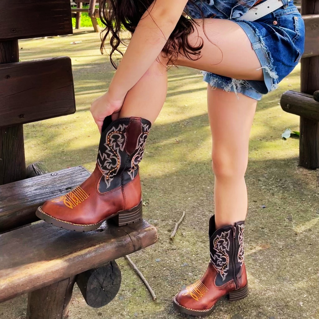 Bota Texana Country Rodeio Cano Alto Infantil Em Couro Confortavel Unissex Bordado