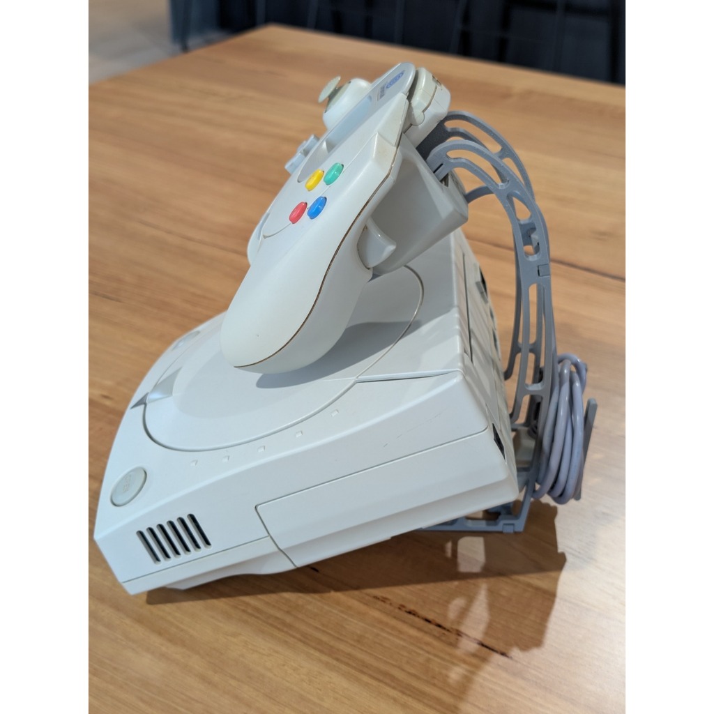 Suporte de exibição para o console Sega Dreamcast, Suporte Invisível Sega, Base Retro