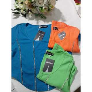 Blusinha croped com detalhe de pedraria,Cropped Canelado com Pedraria – Chic Paris cropped moda, blusa curta feminina.