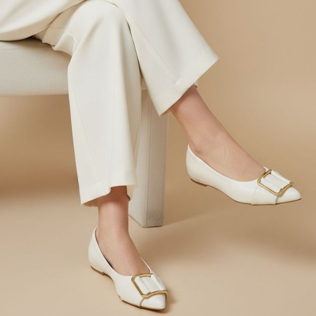 Sapatilha Feminina Confortável Luxo Elegante Mocassim Sapato Feminino Bico Fino Off White Enfeite