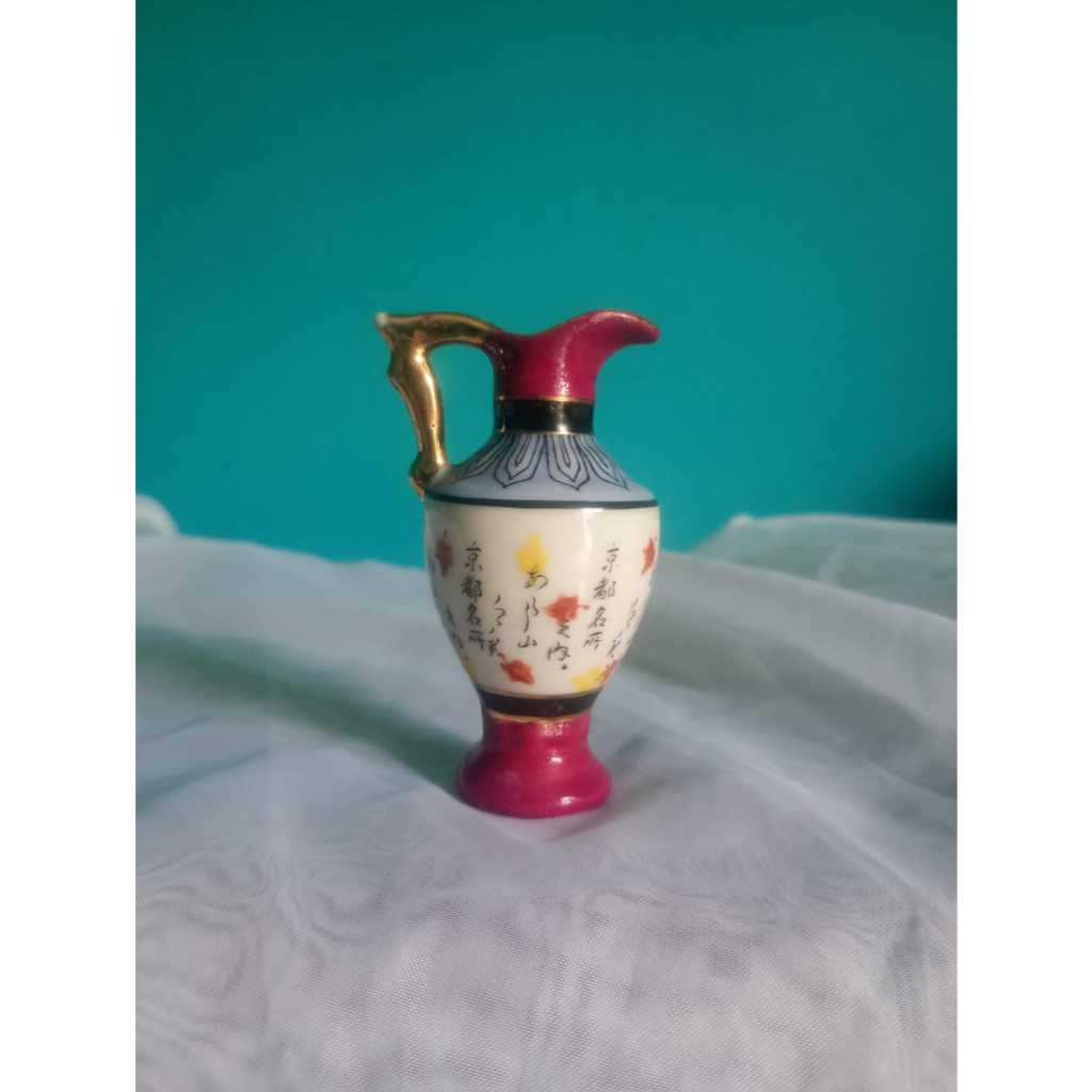 Antigo e delicado jarro decorativo em porcelana Japonesa - Wakamizu