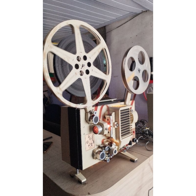 Projetor Antigo 16mm Iec Compact T-25 Raridade Funcionando