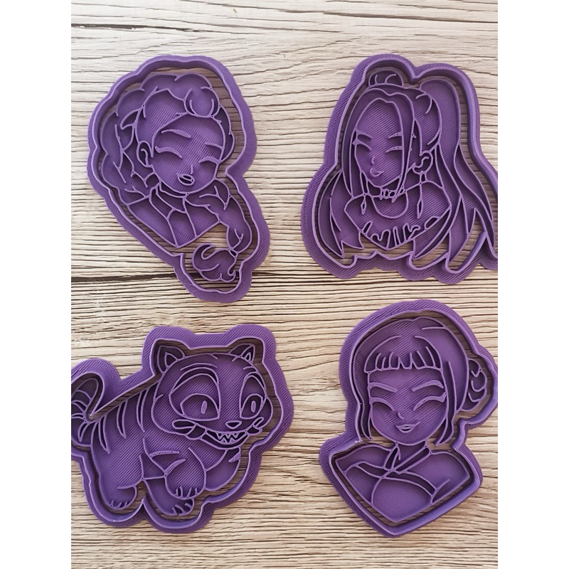Kit 4 Cortadores de Biscoito + carimbo guerreiras do k-pop Huntrix - 8cm – PETG resistente – Pop Forge cookie cutter