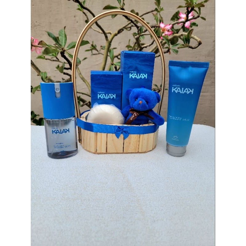 Presente Masculino Natura ou Avon em Cesta com Ursinho em Oferta na Shopee
