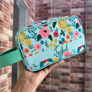 Necessaires M personalizada com nome, para presente útil, lembrança, maquiagem, dia a dia, amiga em Oferta na Shopee