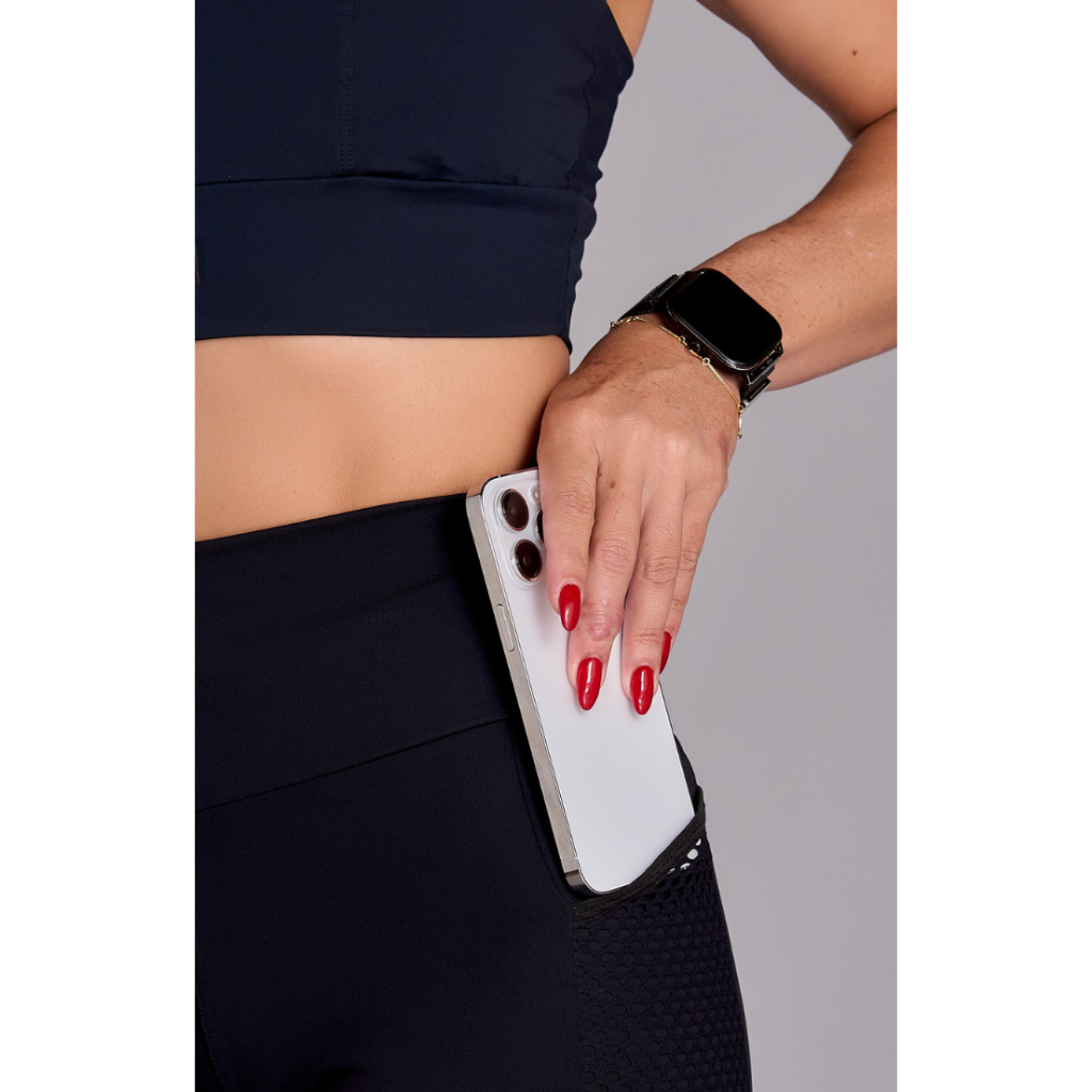 Shorts Academia Preto Feminino Corrida Cós Alto com bolso lateral em tela - Poliamida com  elastano - Zero transparência