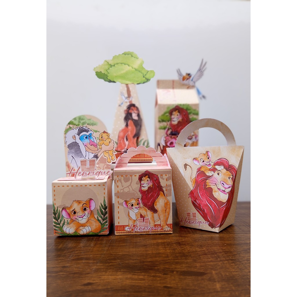 LEMBRANCINHAS PERSONALIZADAS PEGUE E MONTE REI LEAO- FESTA -ANIVERSARIO- MENINO-CAIXINHAS-COM APLIQUE