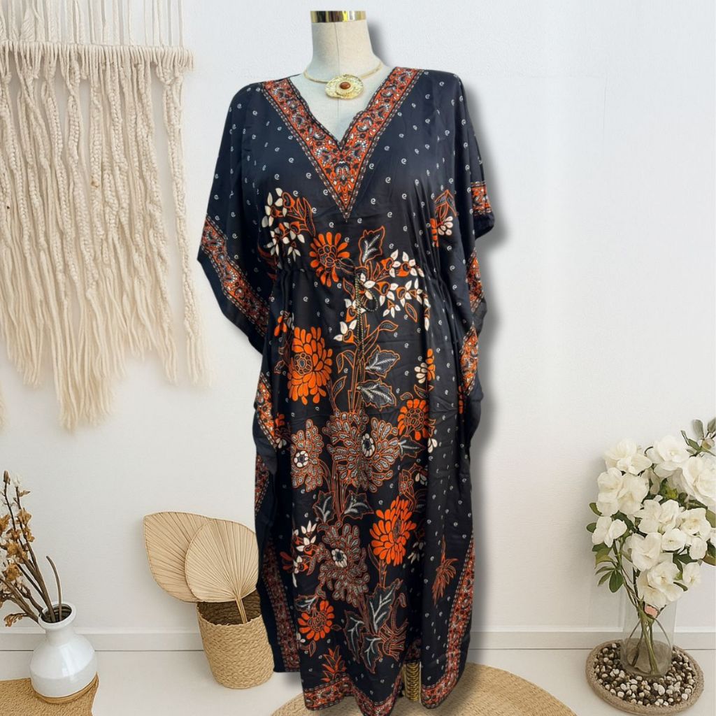 Vestido Longo Kaftan Feminino Boho Índia Decote Em V  Fresco, Preto Estampado C/ Detalhes em Laranja