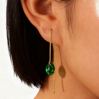 Brinco Moderno Banhado a Ouro 18K com Zircônia Esmeralda e Cadeia Asimétrica Dourada, Peça Exclusiva. em Oferta na Shopee