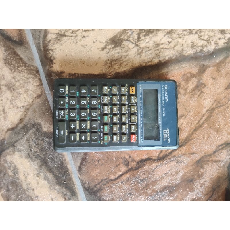 calculadora relíquia Sharp tá sem bateria está conforme a foto