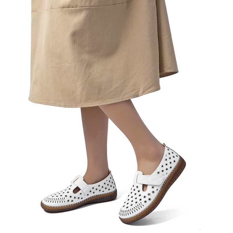 Sapatilha Sapato Feminino Bico Redondo Couro Legitimo O design vazado é respirável e confortável