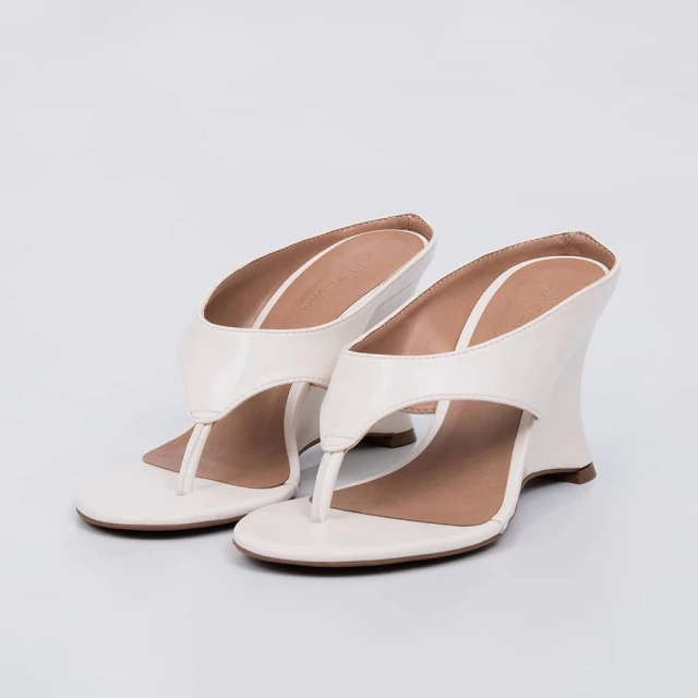 Tamanco Feminino Plataforma Bali Off White com Tira Larga e Salto Alto Confortável e Moderno