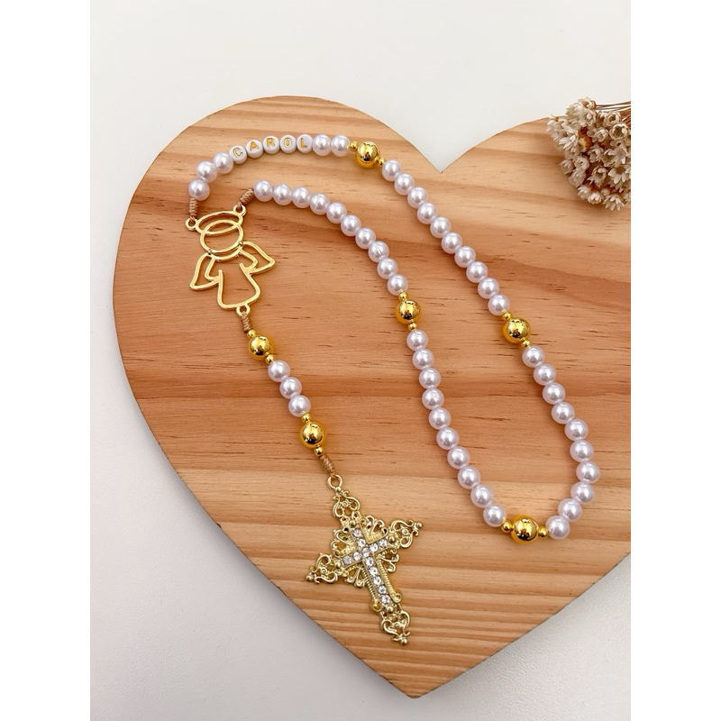 Terço personalizado anjo da guarda.  Anjinho dourado + crucifixo em strass. Terço infantil batizado