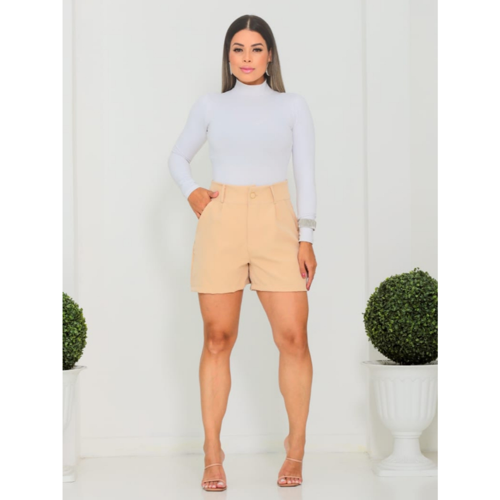 Short Feminino Alfaiataria Social Cintura Alta com Aro Dourado e Bolsos