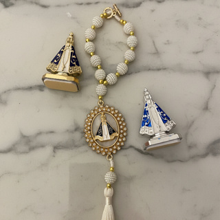 KIT RELIGIOSO  Nossa Senhora Aparecida para Carro |  Terço Retrovisor + Santinha colável para painel em Oferta na Shopee