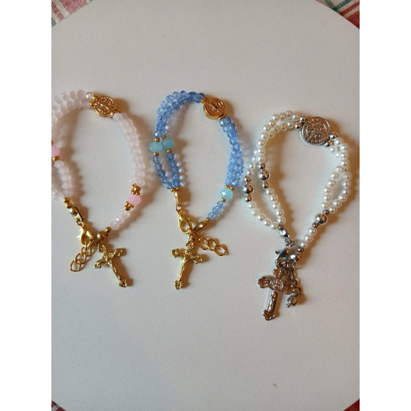 Terço de pulso infantil bebê pulseiras de pérola ou cristal medalha São Bento católico batizado