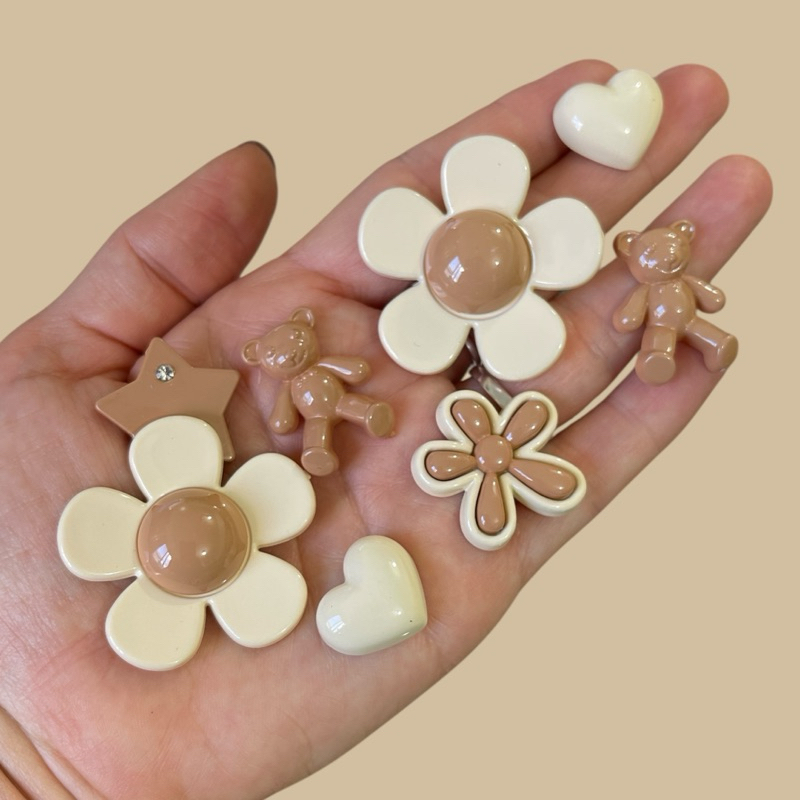 PINS/BOTTONS enfeites para calçados babuches em Oferta na Shopee